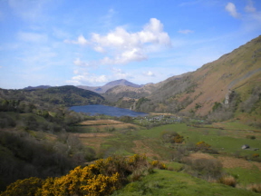 View from base of Snowdon
MR=576x432pixels 1.9x1.4inches 300ppi
HR=3648x2736p 12x9in 300ppi Snowdon trek May 2010